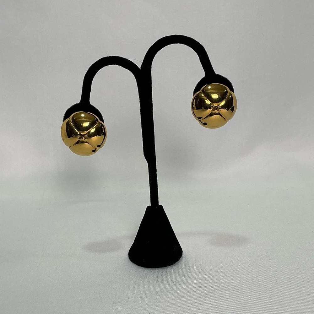 Vintage Chanel Camélia Gold Button Earrings